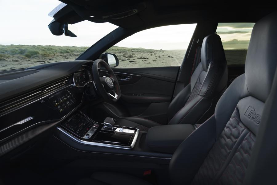 Интерьер Audi RS Q8 2020 года  (UK) (фото 13 из 40)